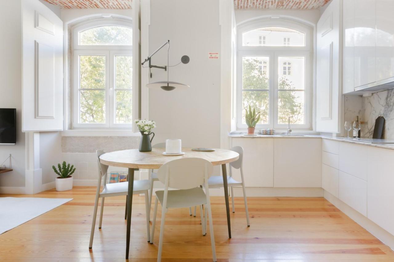 Update Urban Chic Flat In 19Th Century Building 2 Bedrooms & 2 Bathrooms & Ac Central Alfama District Lisboa Kültér fotó