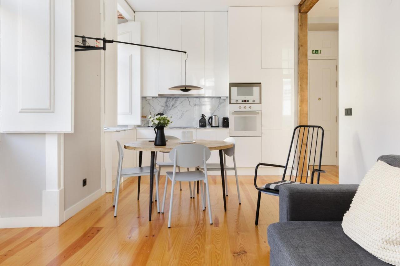 Update Urban Chic Flat In 19Th Century Building 2 Bedrooms & 2 Bathrooms & Ac Central Alfama District Lisboa Kültér fotó