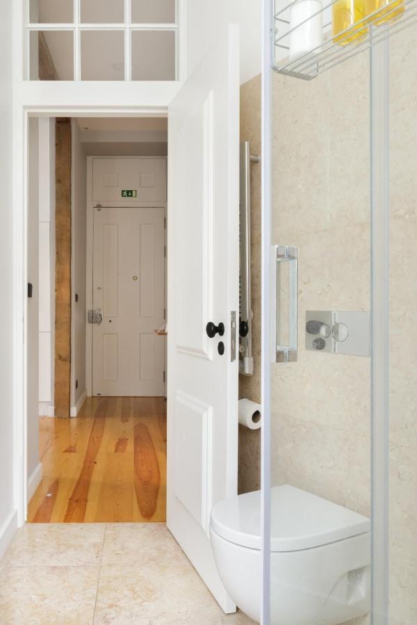 Update Urban Chic Flat In 19Th Century Building 2 Bedrooms & 2 Bathrooms & Ac Central Alfama District Lisboa Kültér fotó