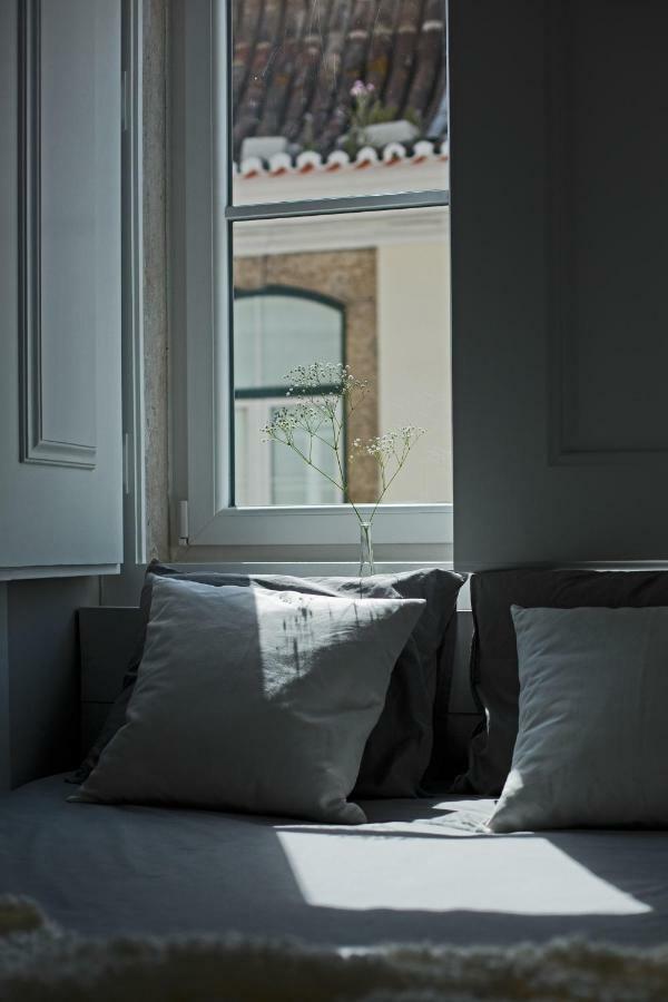 Update Urban Chic Flat In 19Th Century Building 2 Bedrooms & 2 Bathrooms & Ac Central Alfama District Lisboa Kültér fotó
