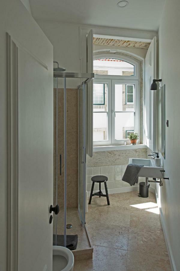 Update Urban Chic Flat In 19Th Century Building 2 Bedrooms & 2 Bathrooms & Ac Central Alfama District Lisboa Kültér fotó